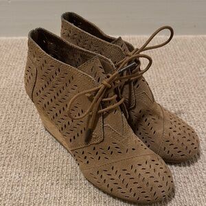TOMS Women's Tan Suede Ankle Boots